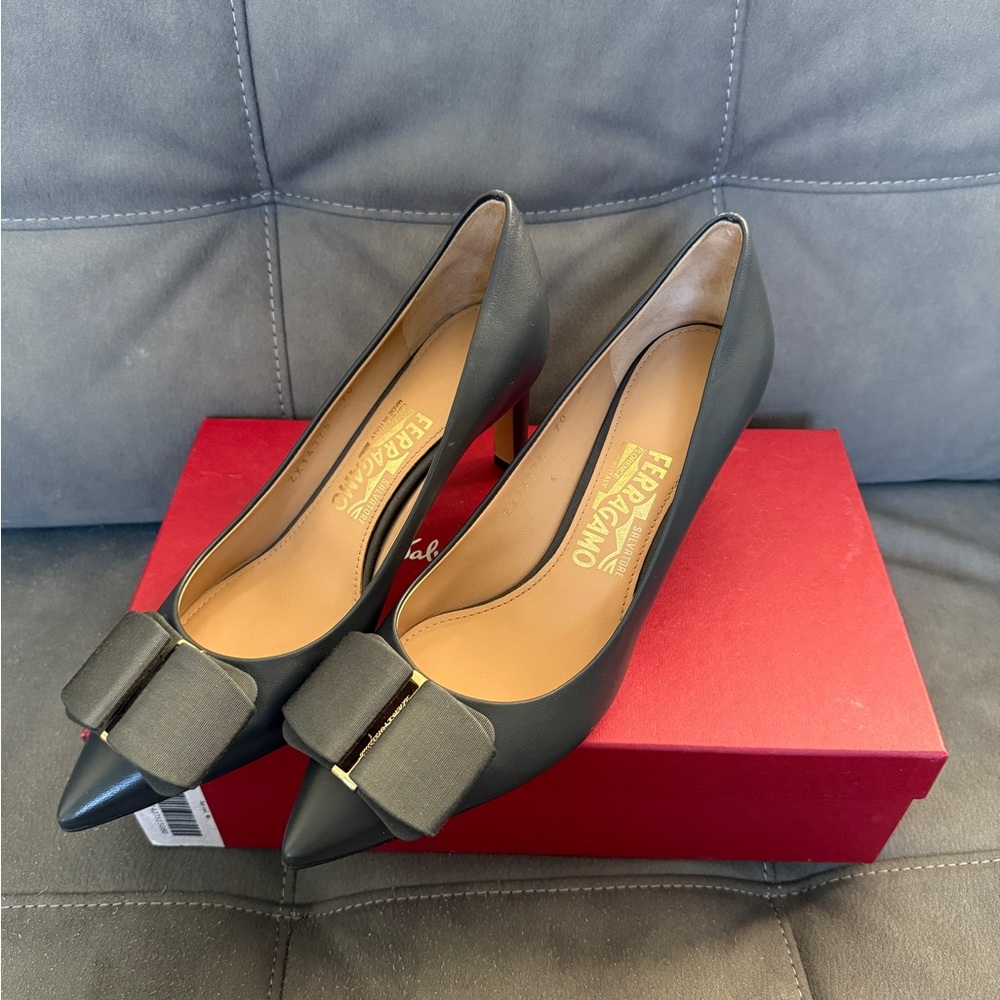 Salvatore Ferragamo Athletic Shoes with Bow Detail size 8